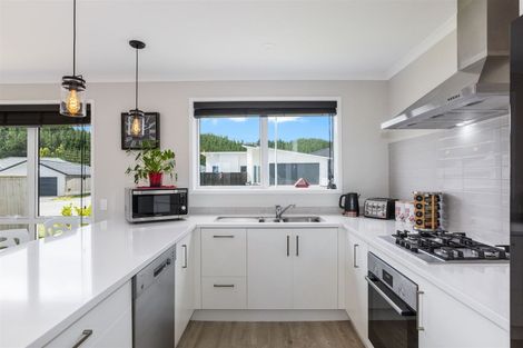 Photo of property in 3 Weatherdeck Close, Whitby, Porirua, 5024