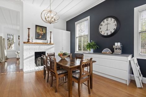 Photo of property in 30 Maritime Terrace, Birkenhead, Auckland, 0626