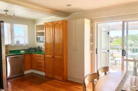 Photo of property in 5 Duncan Avenue, Te Atatu South, Auckland, 0610