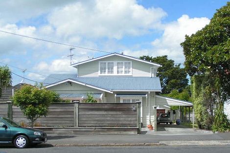 Photo of property in 121 Queen Street, Northcote Point, Auckland, 0627