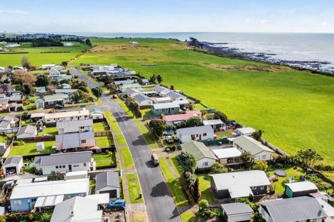 Photo of property in 60 Hume Street, Waitara, 4320