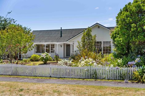 Photo of property in 49 Sylvan Avenue, Waikanae, 5036