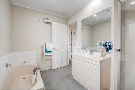 Photo of property in 36 Woodstock Road, Forrest Hill, Auckland, 0620