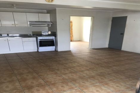 Photo of property in 1/46 John Dee Crescent, Red Beach, 0932