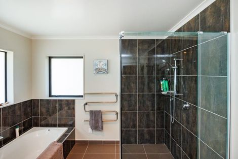 Photo of property in 92 Mount Taylor Drive, Feilding, 4775