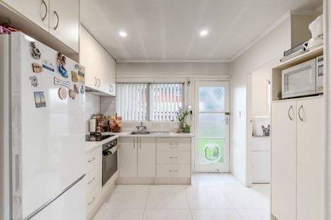 Photo of property in 4/6 Ray Small Drive, Papakura, 2110