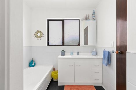 Photo of property in 7 Latham Stubbs Crescent, Waipawa, 4210