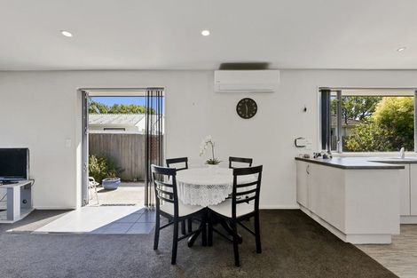 Photo of property in 2a Ferndown Lane, Bromley, Christchurch, 8062