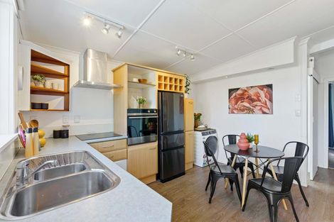 Photo of property in 8 Winara Avenue, Waikanae, 5036