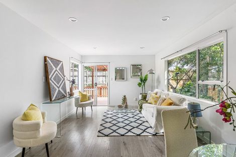 Photo of property in 16 Dunraven Place, Torbay, Auckland, 0630