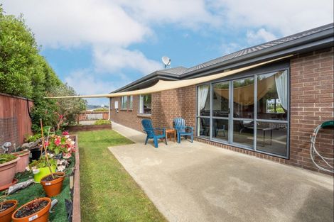 Photo of property in 5 Ronald Scott Grove, Riverstone Terraces, Upper Hutt, 5018