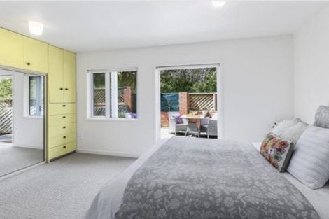 Photo of property in 16 Lawson Place, Mount Victoria, Wellington, 6011