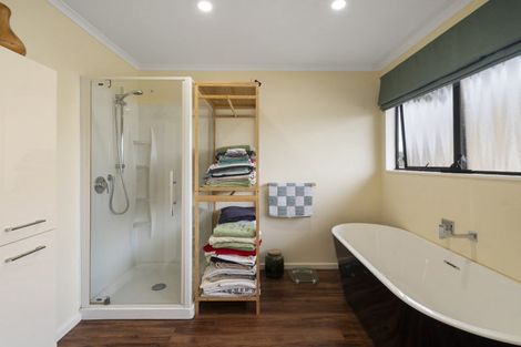 Photo of property in 35 Springdale Grove, Fitzherbert, Palmerston North, 4410