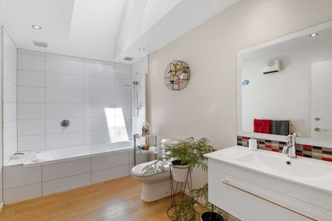 Photo of property in 79 Dunns Avenue, The Pines Beach, 7630