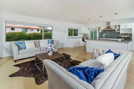 Photo of property in 18 St Clair Place, Browns Bay, Auckland, 0630