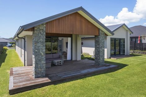 Photo of property in 32 Arran Drive, Aongatete, 3178