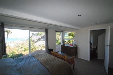 Photo of property in 36 Rakeiora Grove, Korokoro, Lower Hutt, 5012