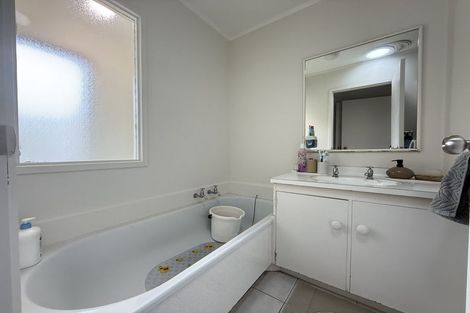 Photo of property in 2/11 Simon Ellice Drive, Bayview, Auckland, 0629