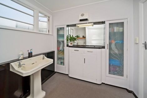 Photo of property in 14 Dives Avenue, Hawera, 4610