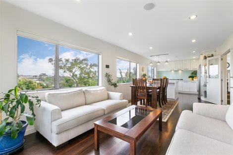 Photo of property in 2b St Clair Place, Browns Bay, Auckland, 0630