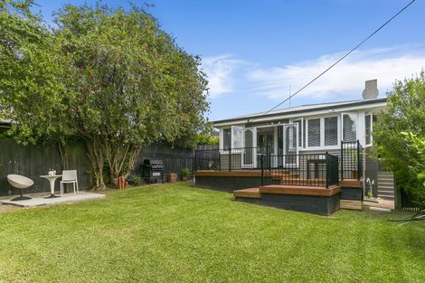 Photo of property in 55 Cliff View Drive, Green Bay, Auckland, 0604