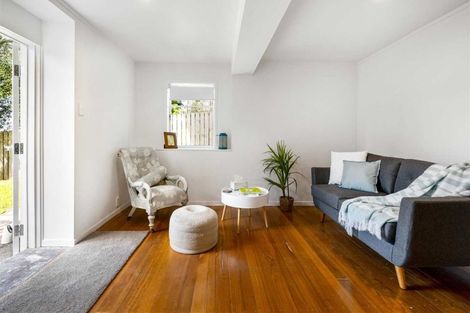 Photo of property in 12 Eastglen Road, Glen Eden, Auckland, 0602