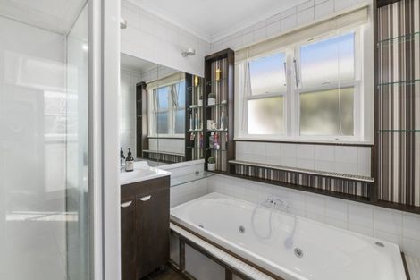 Photo of property in 8 South Street, Tawa, Wellington, 5028