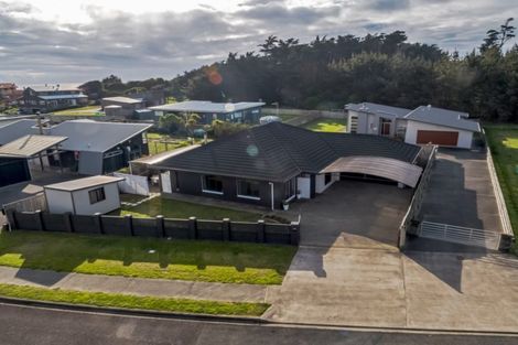 Photo of property in 250 Park Avenue, Waitarere Beach, Levin, 5510