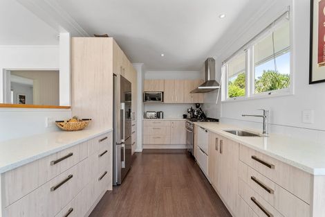 Photo of property in 5 Chevron Place, Castor Bay, Auckland, 0620