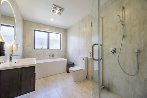 Photo of property in 16 Cara Avenue, Kumeu, 0810