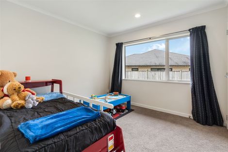 Photo of property in 11 Kilmacrennan Drive, Rosehill, Papakura, 2113