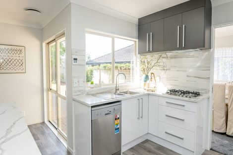 Photo of property in 5 Greta Banks Place, Wattle Downs, Auckland, 2103