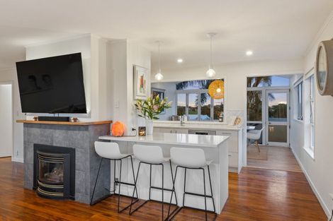 Photo of property in 41 Shakespear Road, Army Bay, Whangaparaoa, 0930