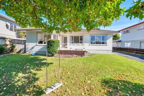 Photo of property in 20 Spence Road, Henderson, Auckland, 0612