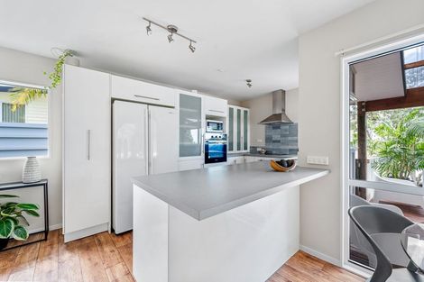 Photo of property in 21 Ocean View Road, Hatfields Beach, Orewa, 0931