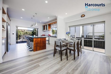 Photo of property in 2 Beatrice Place, Flat Bush, Auckland, 2016