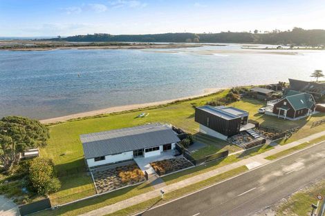 Photo of property in 690 Pukehina Parade, Pukehina, Te Puke, 3189