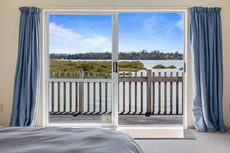 Photo of property in 38 The Terrace, Herald Island, Auckland, 0618