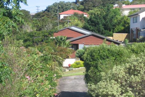 Photo of property in 28 Greenvalley Rise, Glenfield, Auckland, 0629