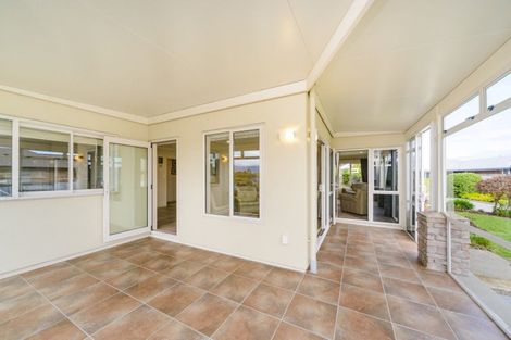 Photo of property in 1 Silkwood Place, Fitzherbert, Palmerston North, 4410