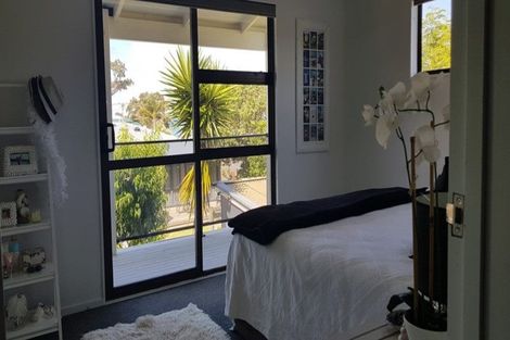 Photo of property in 14 Omutu Street, Oakura, Hikurangi, 0184