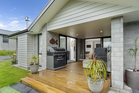 Photo of property in 15 Anglers Way, Omokoroa, 3114