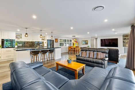 Photo of property in 121 Valley Road, Waimauku, 0881