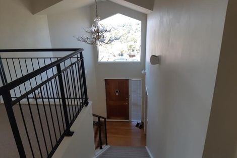 Photo of property in 4 Highgrove Lane, Totara Vale, Auckland, 0632