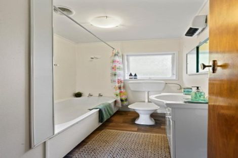 Photo of property in 1/28c Sunnynook Road, Sunnynook, Auckland, 0620