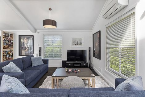 Photo of property in 15 Waikowhai Street, Ngaio, Wellington, 6035