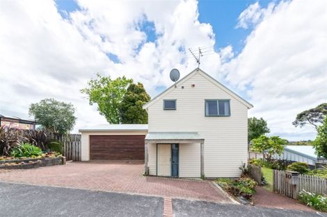 Photo of property in 10/485 Don Buck Road, Massey, Auckland, 0614