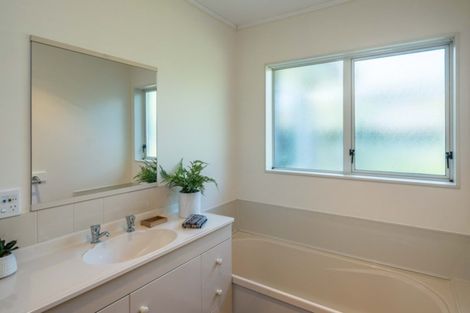 Photo of property in 73 Park Avenue, Waikanae, 5036