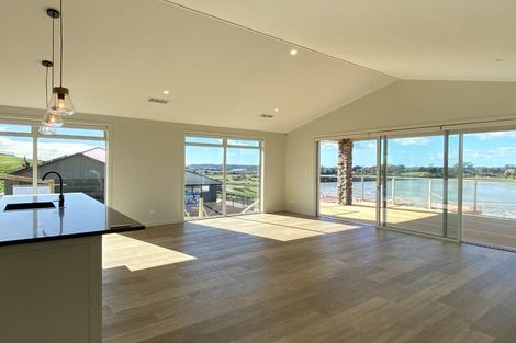 Photo of property in 28 Oyster Place, Omokoroa, 3114