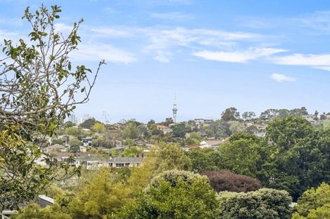 Photo of property in 85 Lynden Avenue, Hillcrest, Auckland, 0627